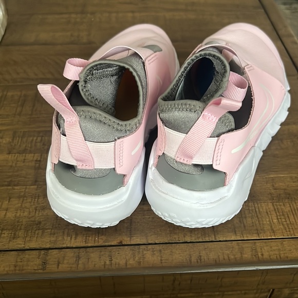 Nike sneakers size 6 - Picture 3 of 6